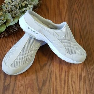 Easy Spirit Travel Time Classic Clogs